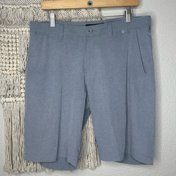 TravisMathew Light Gray Shorts Size 33 - Picture 1 of 4